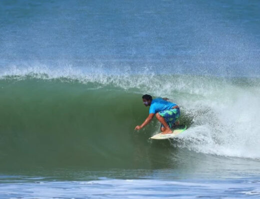 Surf Guide & Instructor | Encouraging Surfers
