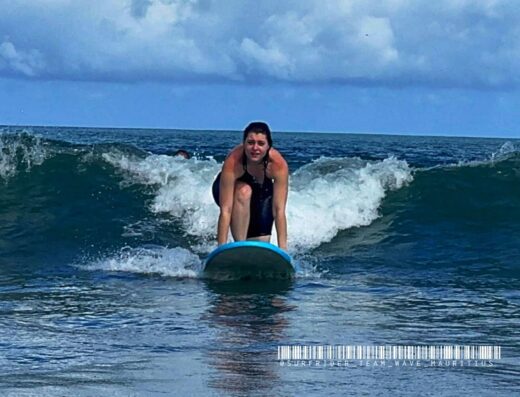 Surf Lessons in the Bay – Surfrider Team Mauritius