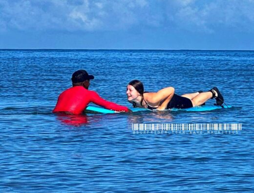 Surf Lessons in the Bay – Surfrider Team Mauritius