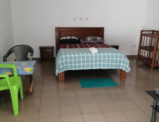 Cozy Private Room with Bath in Assouindé, Côte d’Ivoire
