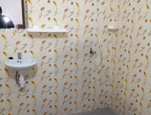 Private bathroom in Assouindé, Côte d'Ivoire with shower and sink.